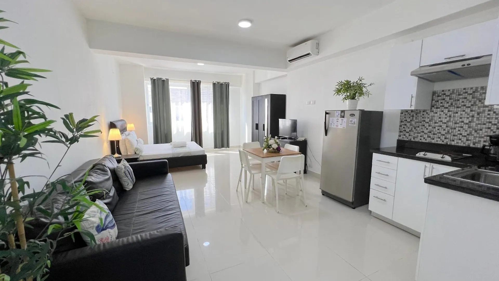 Sunny Suites With Rooftop Pool And Spa - Playa Los Corales Punta Cana 5*,