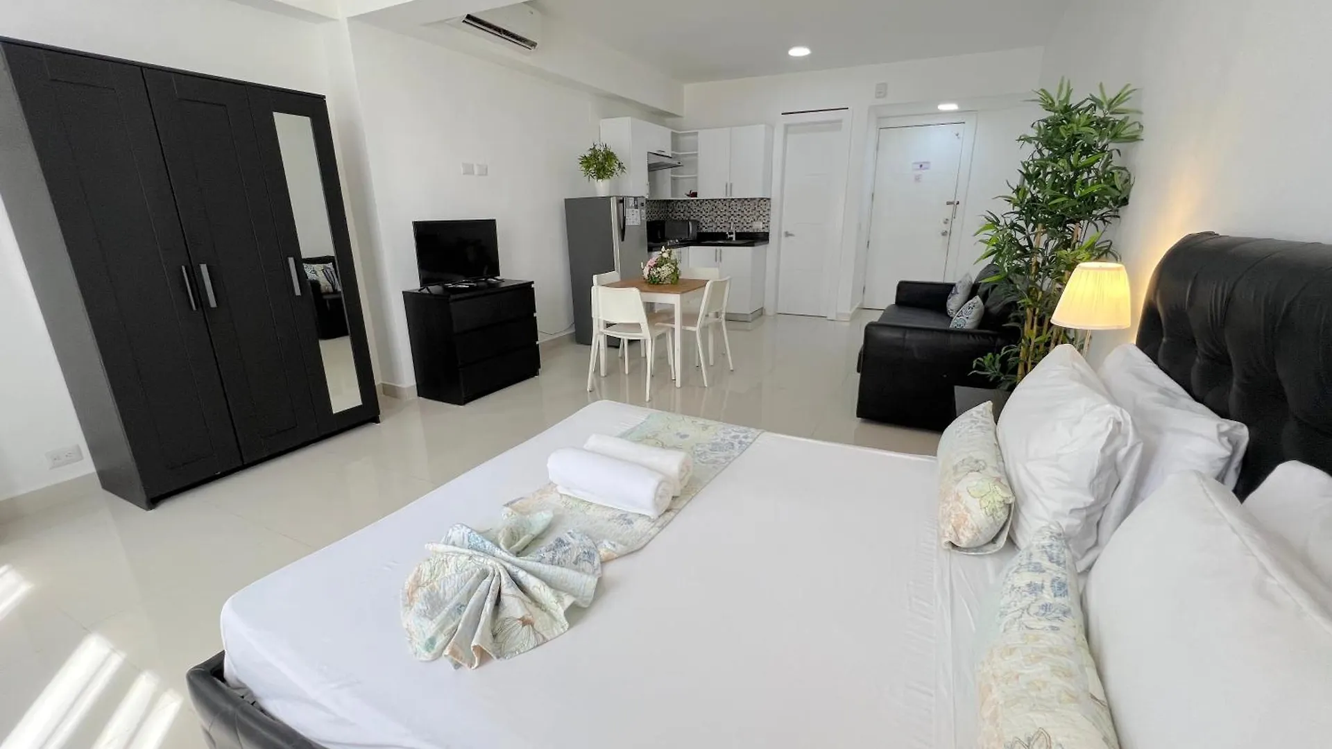 Sunny Suites With Rooftop Pool And Spa - Playa Los Corales Punta Cana