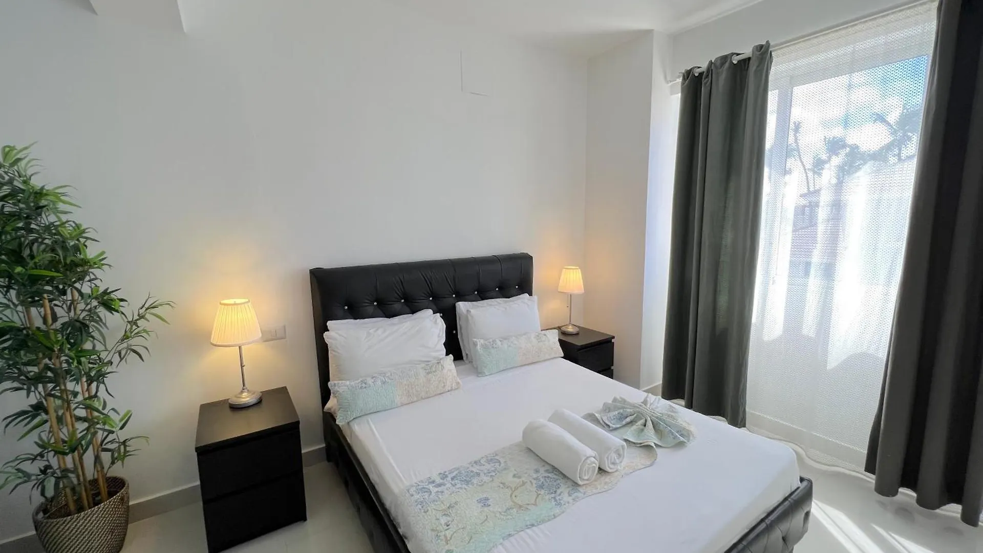 Sunny Suites With Rooftop Pool And Spa - Playa Los Corales 蓬塔卡纳